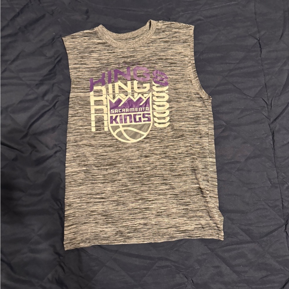 Sleeveless Gray Sacramento Kings Shirt